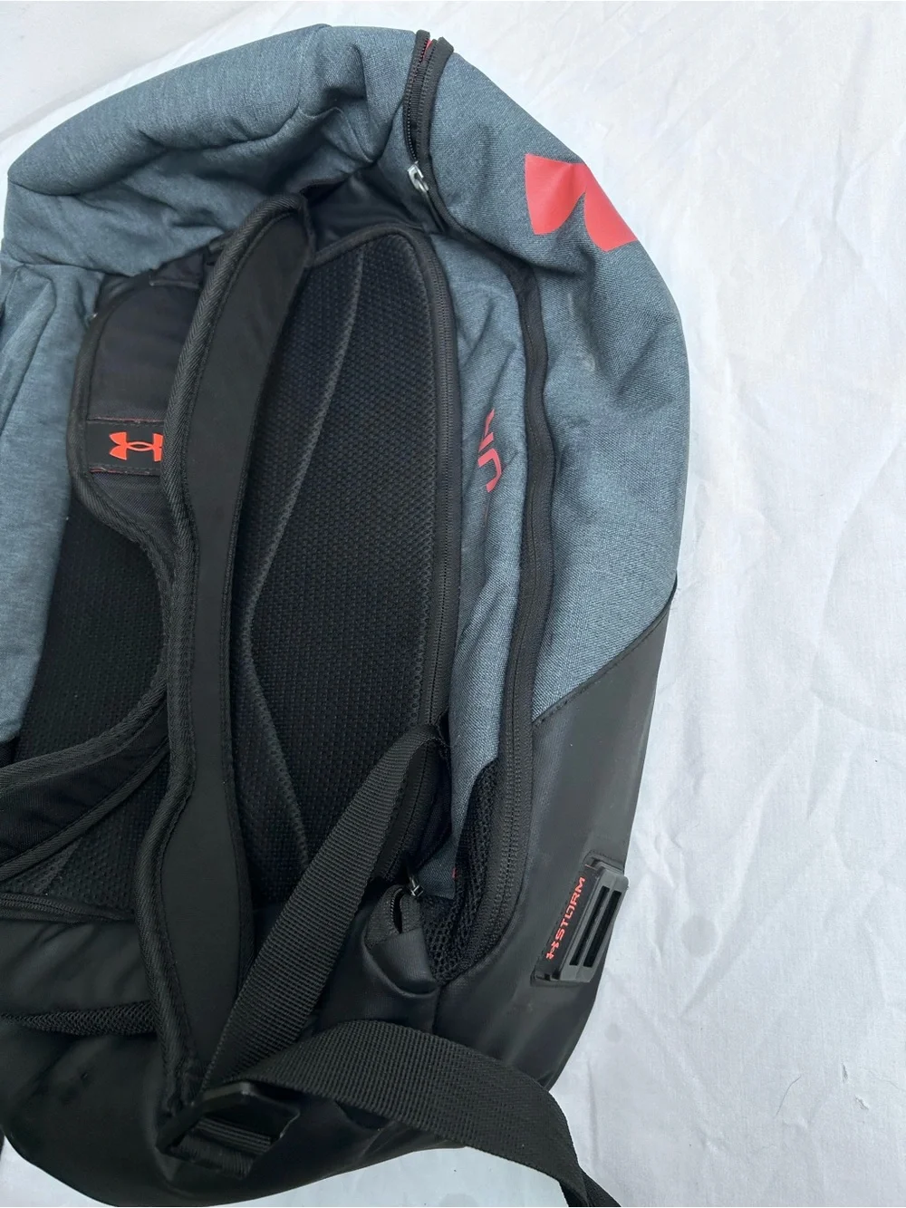 Mens Under Armour Black gray Backpack with Red Logo. Converts to duffle no strap